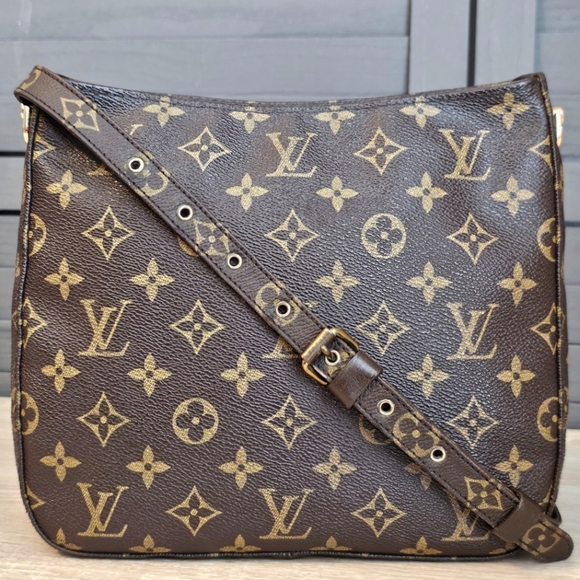 Authentic LOUIS VUITTON Monogram Looping MM Crossbody - Picture 1 of 14